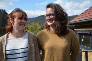 katia-saulnier-a-gauche-et-sa-grande-soeur-tatiana-neumann-complices-photo-dna-a-m