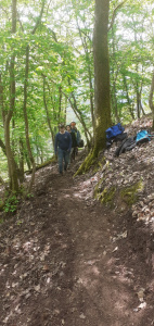 Mardi 26 avril 2022 de 10h à 16h, des élèves de SEGPA du collège Jean Georges REBER de Sainte Marie-aux-Mines ont effectué des travaux de terrassement sur le sentier des balcons (anneau vert) de Lièpvre du Club Vosgien Lièpvre Rombach Ie franc-1