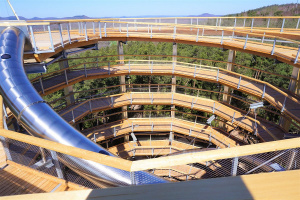 centre de la tour et le toboggan