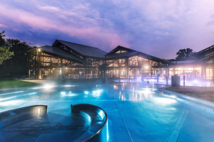 Keidel Therme Aussenbereich abends