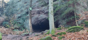 La grotte d'Etichon sur le sentier des Merveilles
